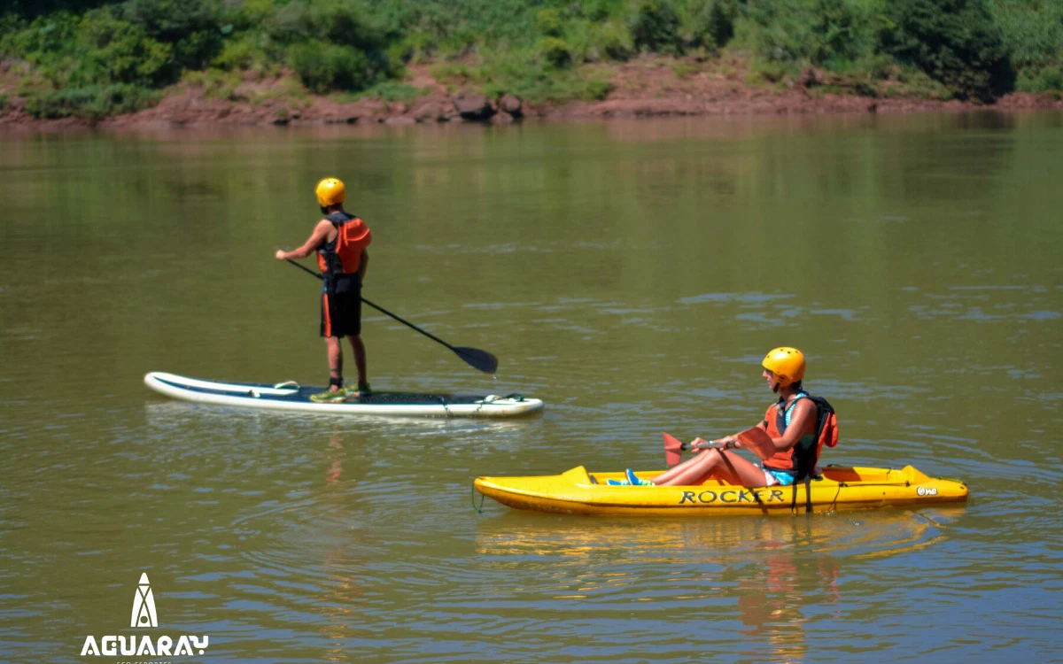 Muita aventura na expedição com trilhas, remada e banho de cachoeira.