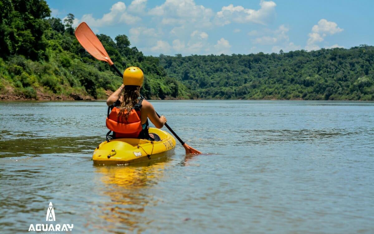 Muita aventura na expedição com trilhas, remada e banho de cachoeira.
