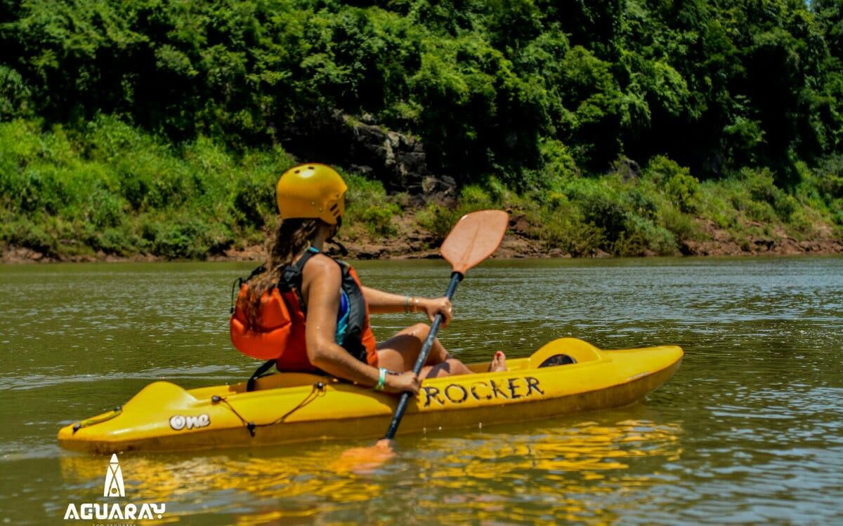 Muita aventura na expedição com trilhas, remada e banho de cachoeira.