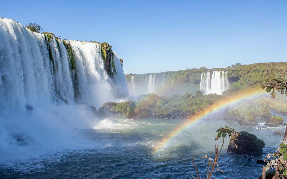 Ingressos para as Cataratas do Iguaçu: Explore as 275 Quedas d'Água, com Alturas de até 80 Metros!
