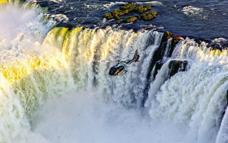 Helisul, voo panorâmico de helicóptero pelas cataratas!