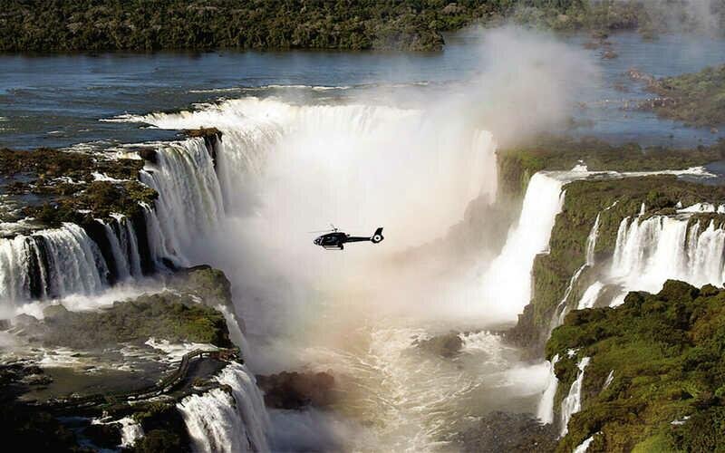 Helisul, voo panorâmico de helicóptero pelas cataratas!