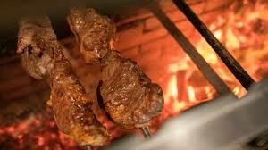 Almoço com carnes nobres e buffet livre, na Rafain Churrascaria!