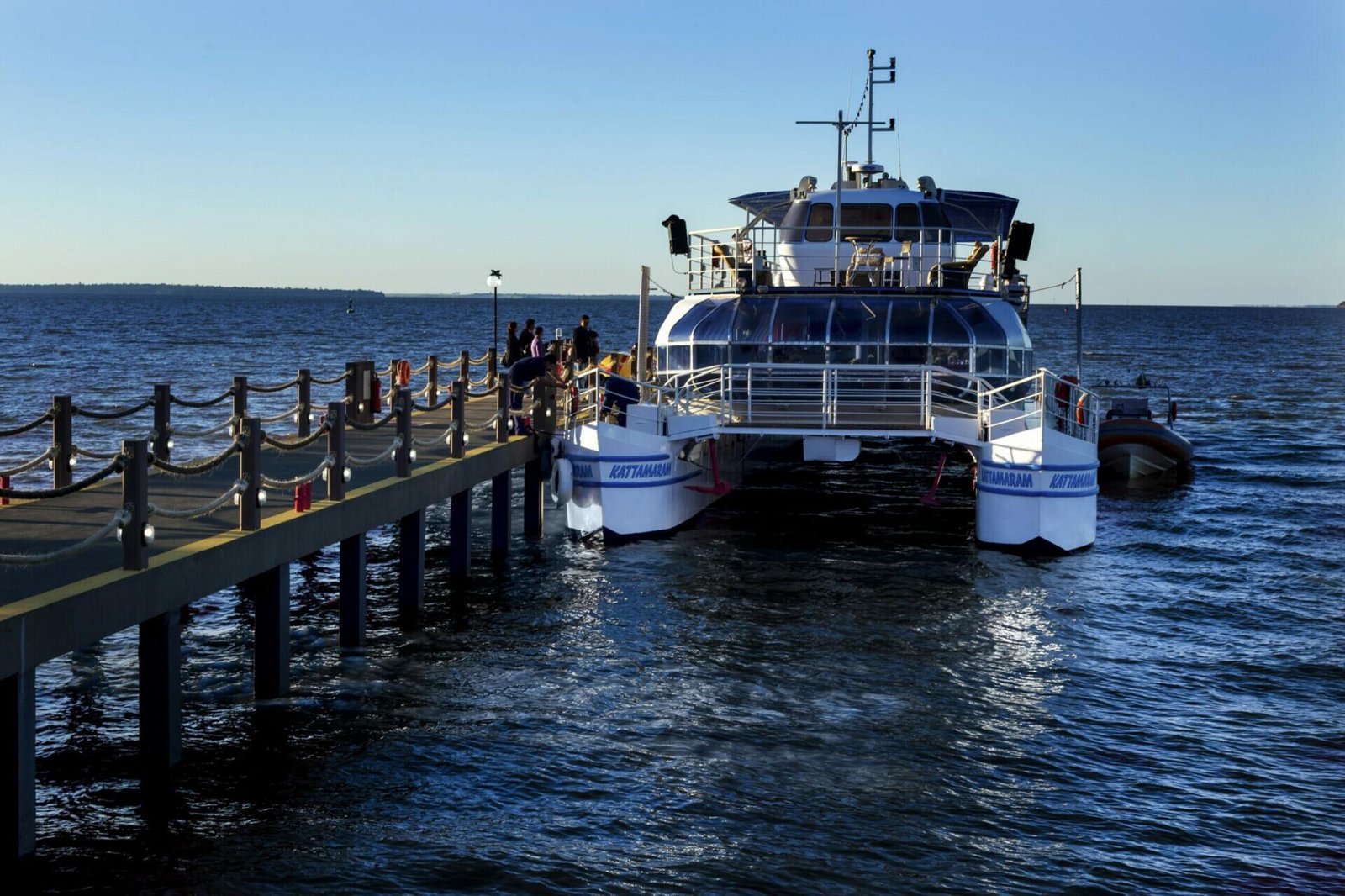 Passeio com jantar a bordo do Kattamaram II.