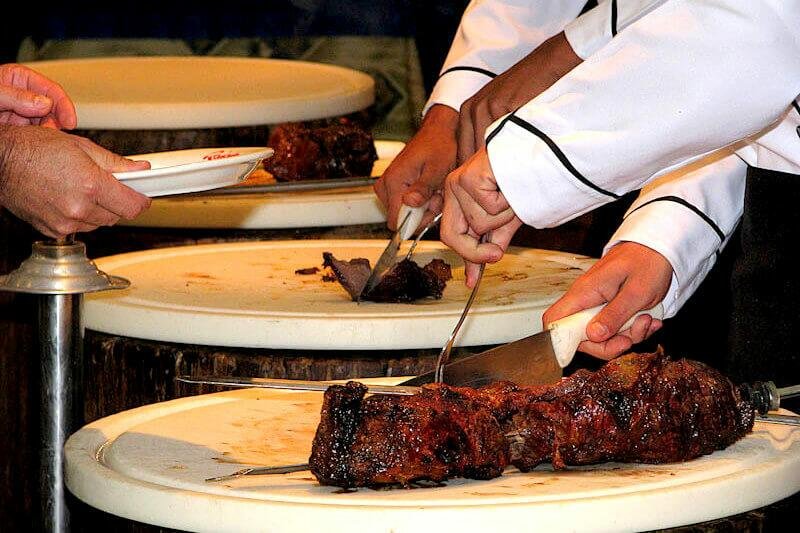 Jantar com show Latino Americano, na Rafain Churrascaria!
