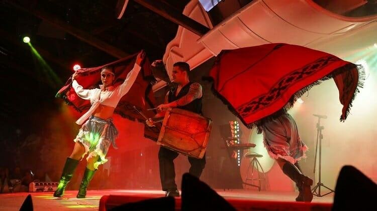 Jantar com show Latino Americano, na Rafain Churrascaria!