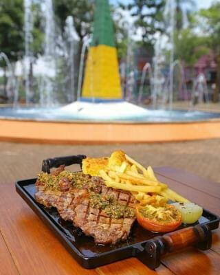 Fantástico jantar no Restaurante Cabeza de Vaca, no Marco das Três Fronteiras!