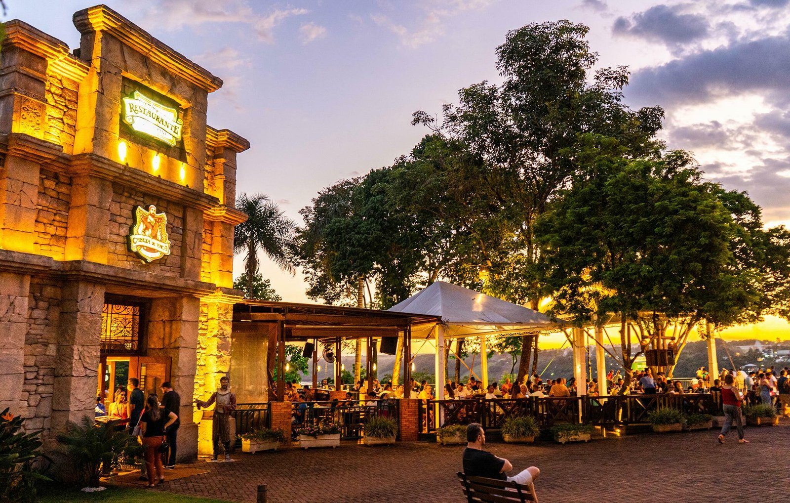 Fantástico jantar no Restaurante Cabeza de Vaca, no Marco das Três Fronteiras!