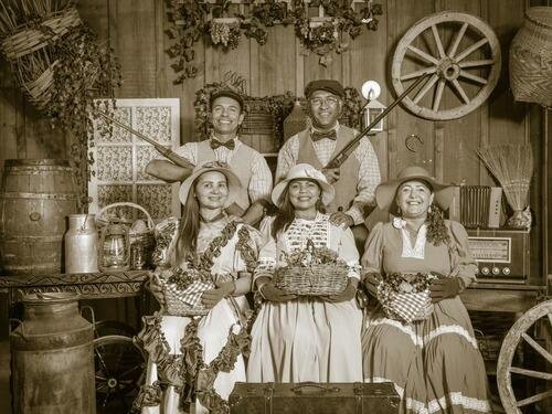 Canela: fotos a moda antiga em um cenário da imigração italiana com figurino incluso!