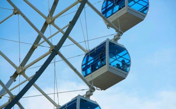 Embarque nessa emoção e encante-se com a incrível vista da maior roda gigante da América Latina!