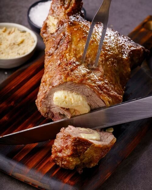 Buffet livre com 10 cortes de carne e costelão 12 horas, próximo dos Bondinhos!