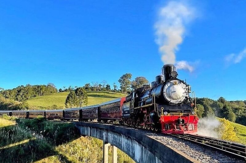 Tour Maria Fumaça: Almoço Italiano, Epopeia e Transporte Incluso para uma Experiência Incrível!!
