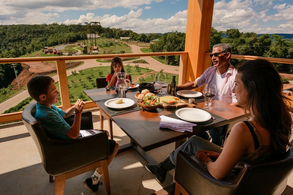 Um paraíso entre pôr do sol e oliveiras