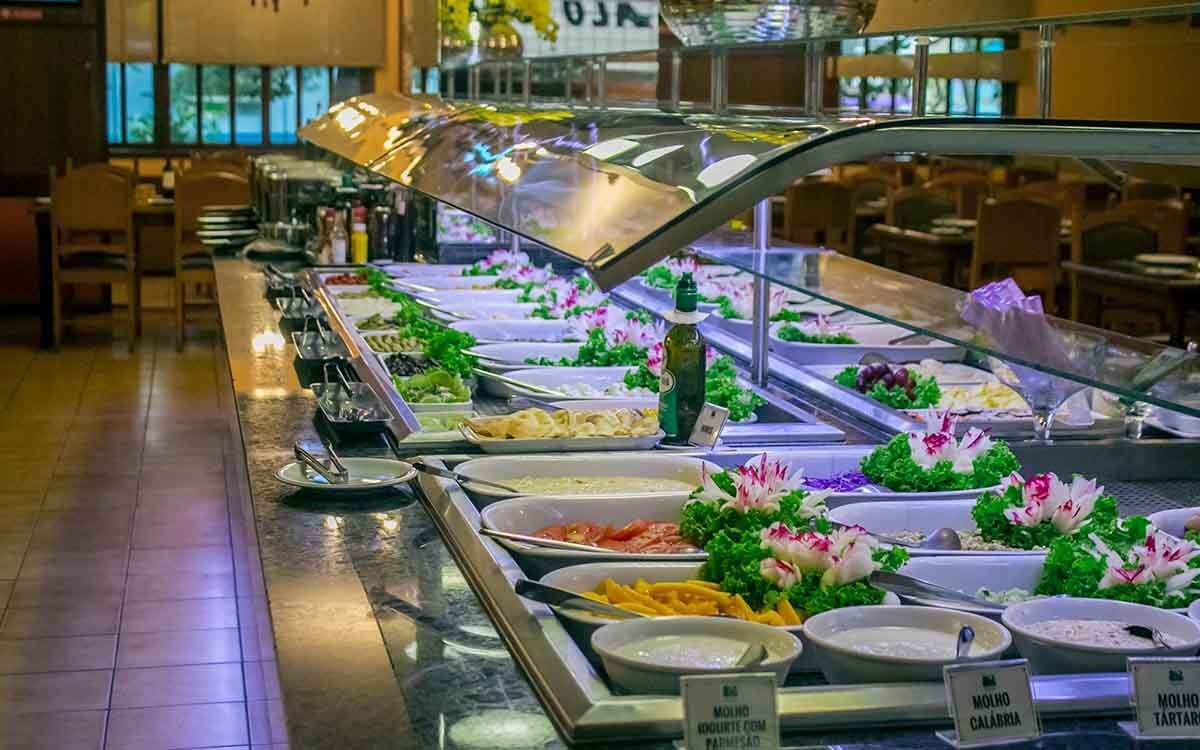 Churrascaria Búfalo Branco: tradição e carnes nobres.