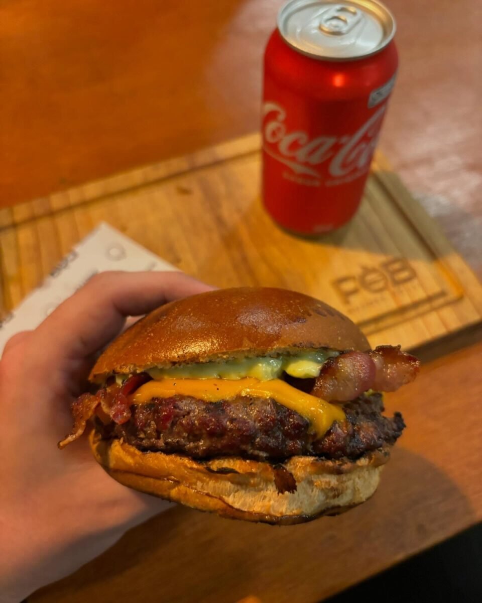 Burgers irresistíveis + Batata: escolha o seu favorito em Viamão!