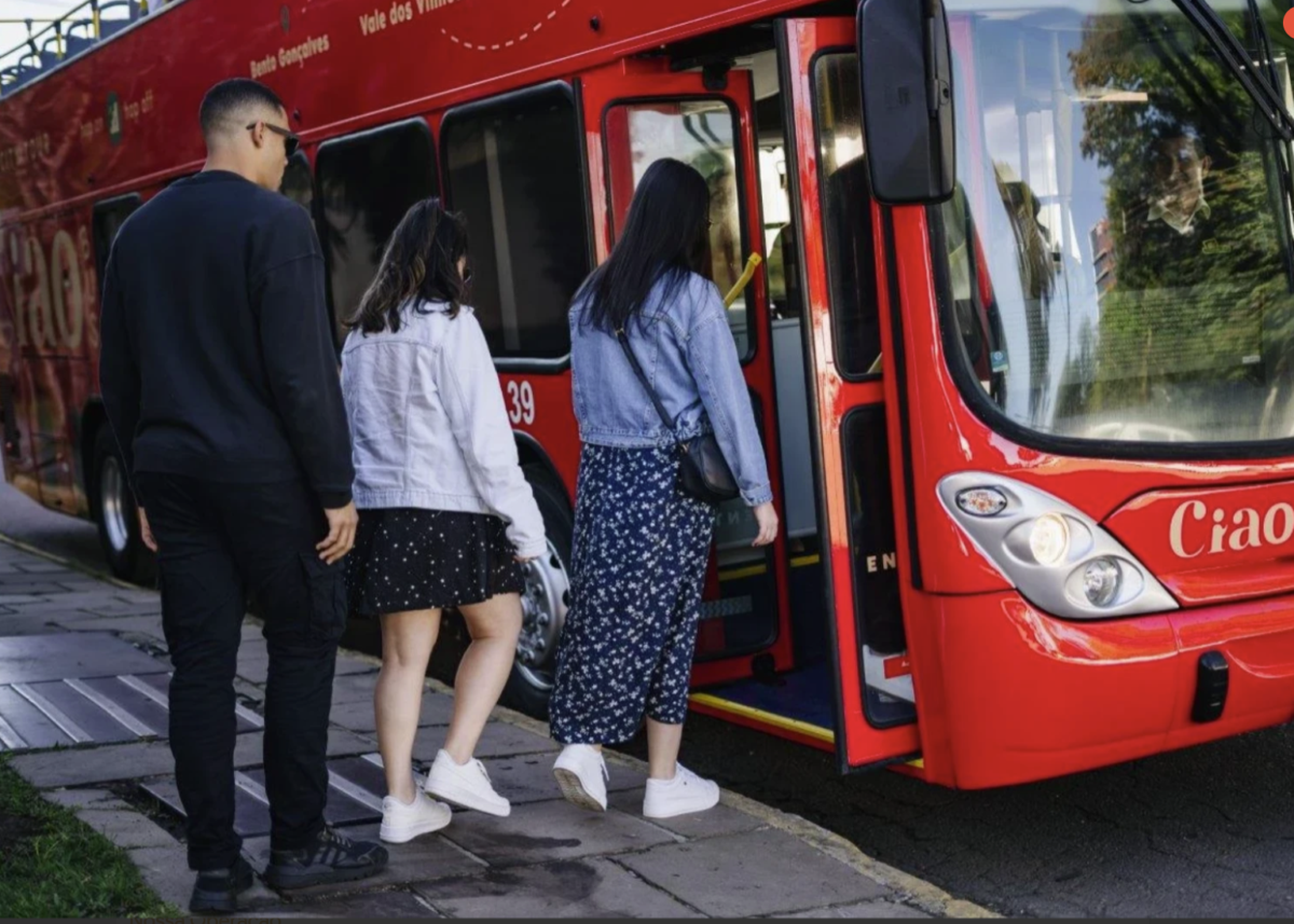 Descubra a Região Mais Prestigiada do RS a Bordo do Ciao Bus: City Tour Panorâmico em Bento Gonçalves e Vale dos Vinhedos!