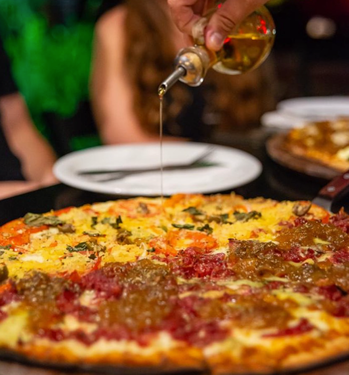Aproveite a Autêntica Pizza Brasileira grande com até 3 Sabores em PORTO ALEGRE!!