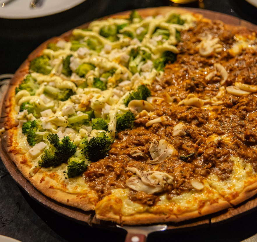 Aproveite a Autêntica Pizza Brasileira grande com até 3 Sabores em PORTO ALEGRE!!