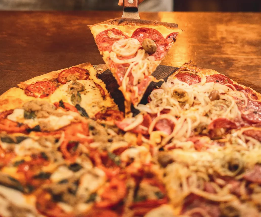 Aproveite a Autêntica Pizza Brasileira grande com até 3 Sabores em PORTO ALEGRE!!