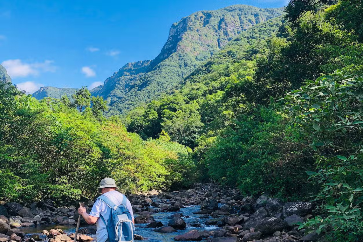 Se você é apaixonado por natureza e aventura, não perca esta trilha pelo cânion Malacara em Praia Grande!