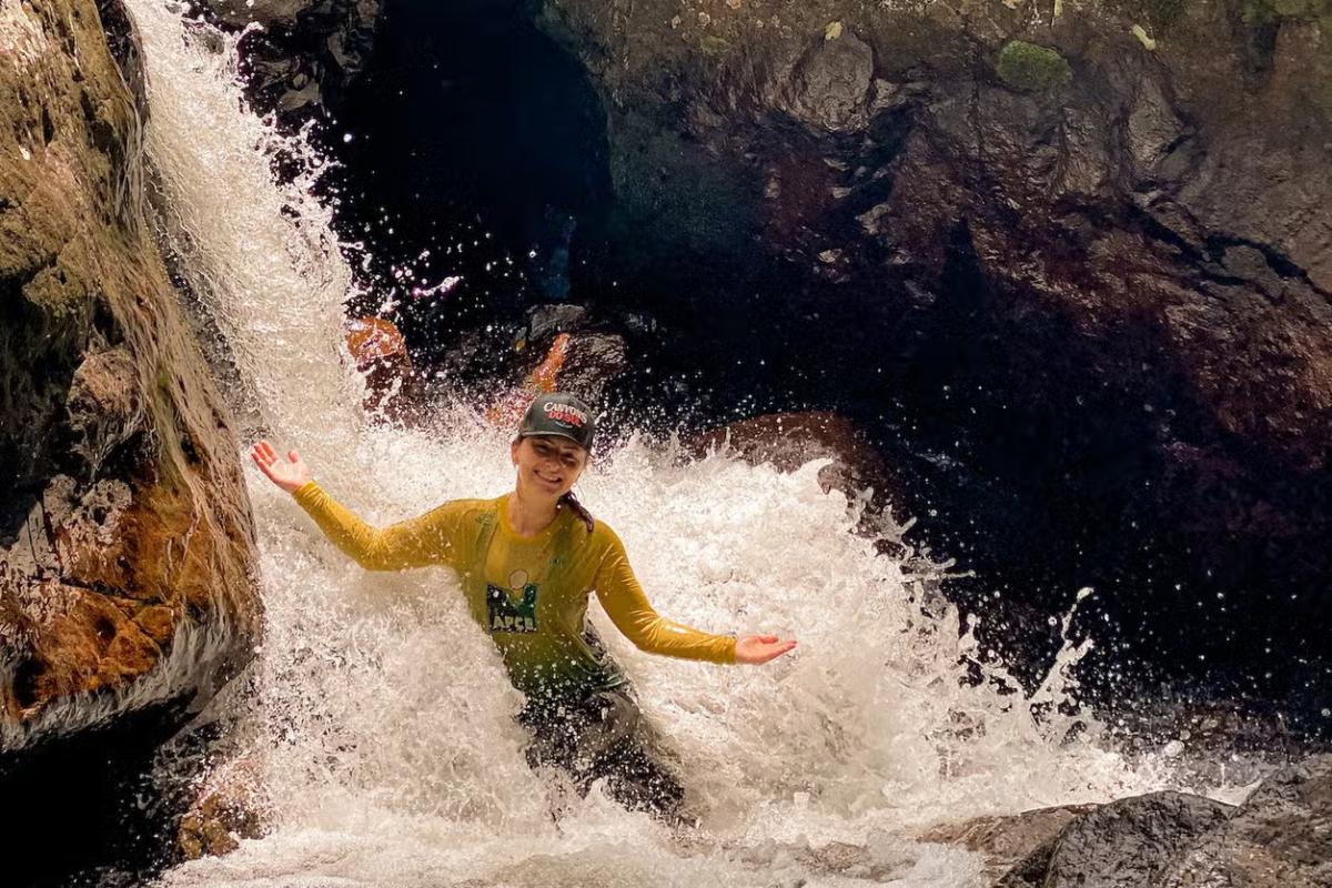 Se você é apaixonado por natureza e aventura, não perca esta trilha pelo cânion Malacara em Praia Grande!