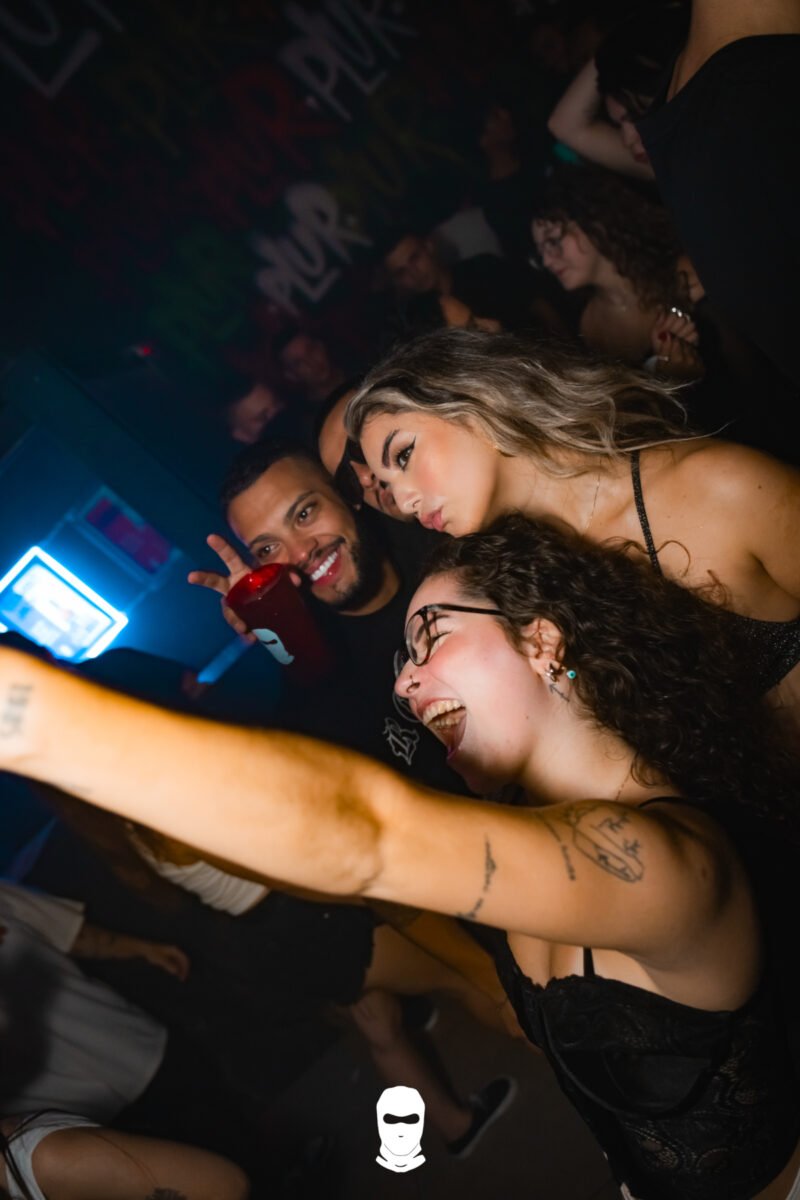 Noite na Plur com R$100 em Consumo: HipHop & Funk no 4º Distrito!