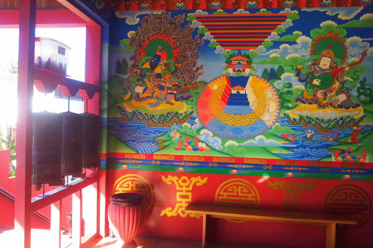 Tradição Tibetana e Compras: Excursão ao Templo Budista e Igrejinha!