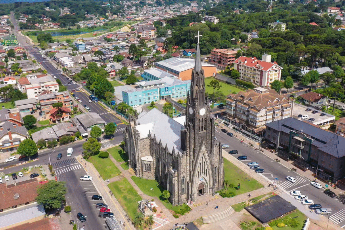 Descubra as cidades mais encantadoras da Serra Gaúcha em um dia recheado de natureza, história, chocolate e paisagens inesquecíveis!