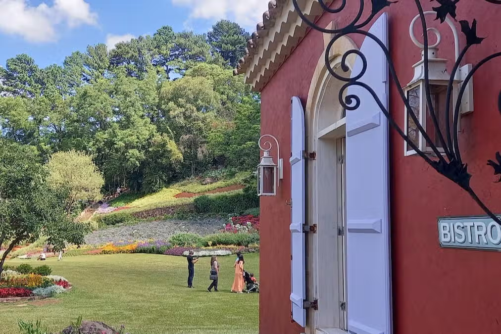 Descubra as cidades mais encantadoras da Serra Gaúcha em um dia recheado de natureza, história, chocolate e paisagens inesquecíveis!