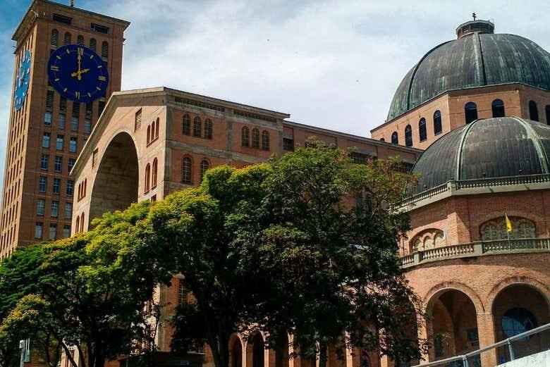 Descubra a Fé e a Beleza na Basílica de Nossa Senhora Aparecida e Santuário Canção Nova!