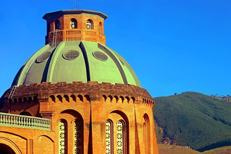 Descubra a Fé e Beleza de Aparecida: Uma Excursão Inesquecível!