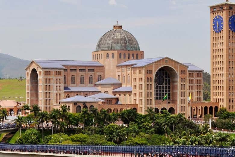 Descubra a Fé e a Beleza na Basílica de Nossa Senhora Aparecida e Santuário Canção Nova!