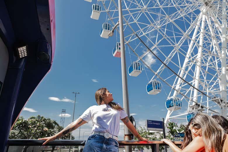 Descubra o Rio a Bordo de um Ônibus Turístico com Música e Samba!