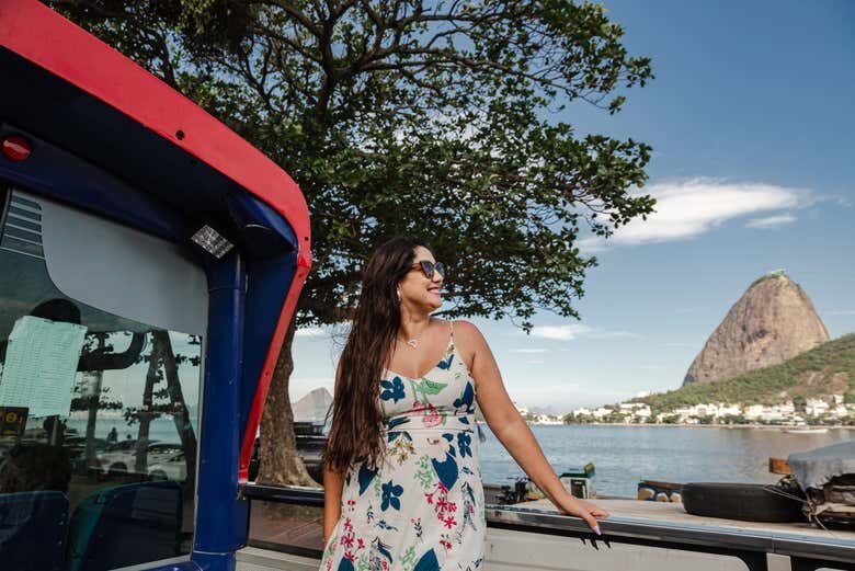 Descubra o Rio a Bordo de um Ônibus Turístico com Música e Samba!