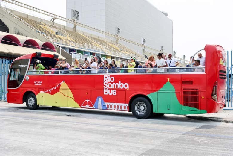 Descubra o Rio a Bordo de um Ônibus Turístico com Música e Samba!