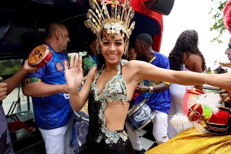 Descubra o Rio a Bordo de um Ônibus Turístico com Música e Samba!