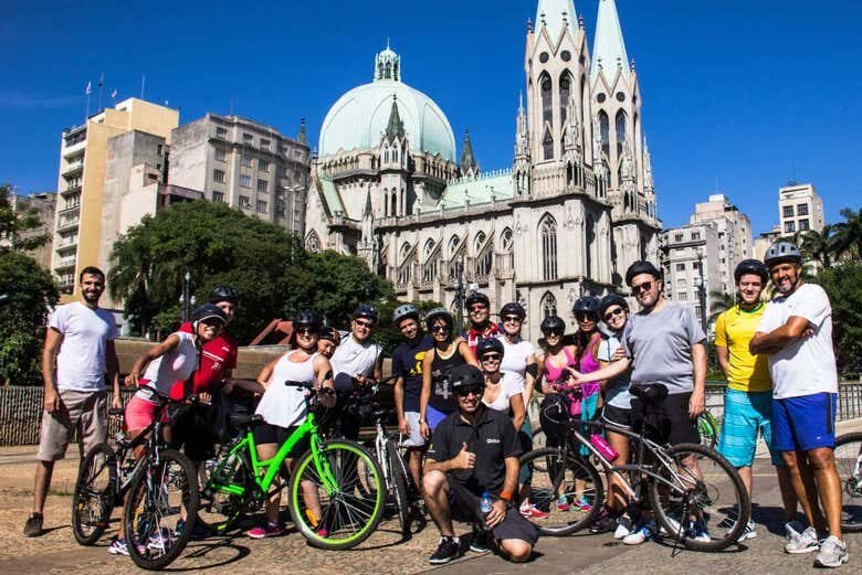 Pedale por São Paulo: Explore o Parque Ibirapuera e o Centro Histórico!