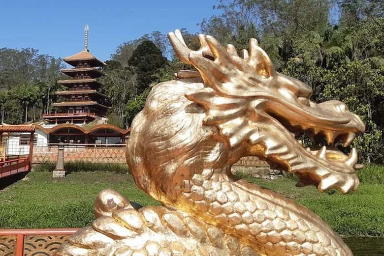 Descubra a Paz e Tradição na Torre de Miroku: Excursão Imperdível saindo de São Paulo!