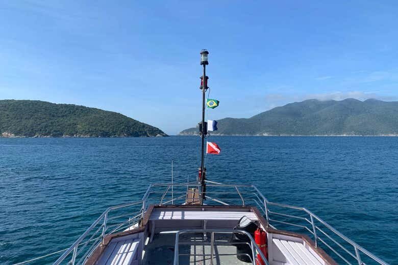 Explore o Fundo do Mar: Mergulho Incrível em Arraial do Cabo!