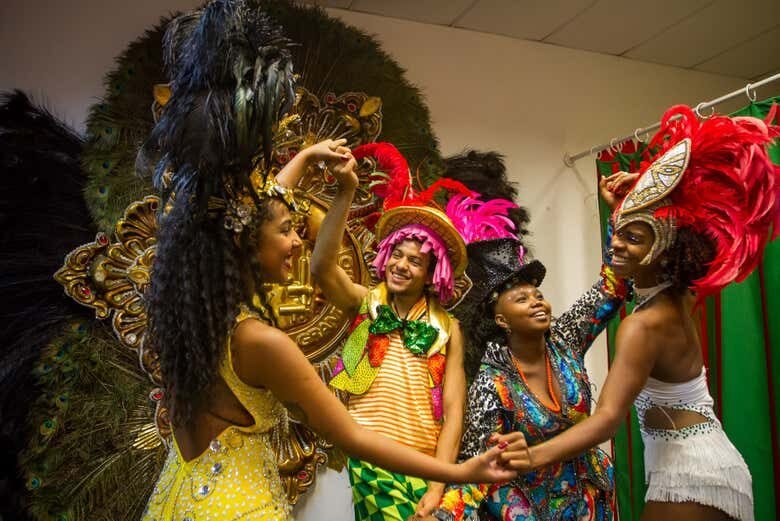 Tour pelos Bastidores do Carnaval Carioca: Viva a Magia do Samba!