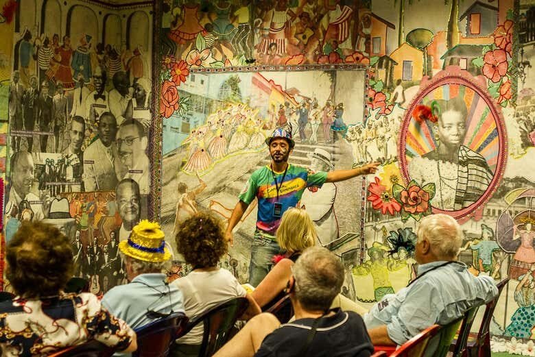 Tour pelos Bastidores do Carnaval Carioca: Viva a Magia do Samba!
