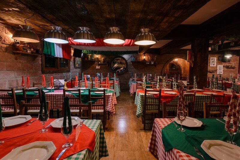 Noite Italiana na Linha Bella: Jantar com show, buffet e sotaque da nona!