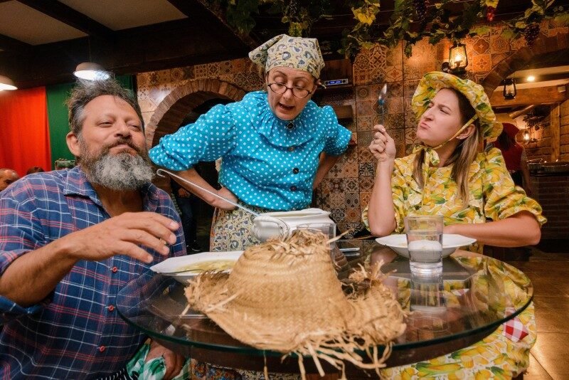 Noite Italiana na Linha Bella: Jantar com show, buffet e sotaque da nona!