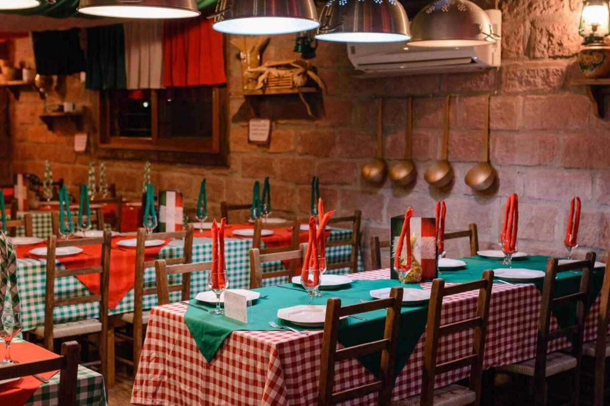 Almoço na Cantina Linha Bella: Receitas da Nona e Diversão à Mesa!