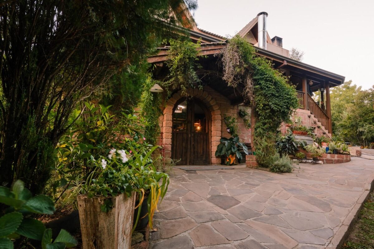 Almoço na Cantina Linha Bella: Receitas da Nona e Diversão à Mesa!