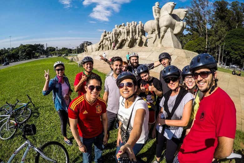 Pedale por São Paulo: Explore o Parque Ibirapuera e o Centro Histórico!