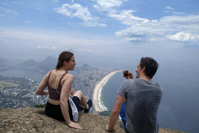 Descubra o Morro Dois Irmãos e o Vidigal: Natureza e Cultura no Rio de Janeiro!