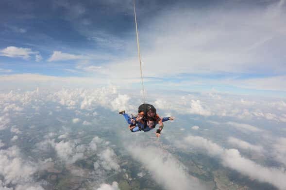 Salto de Paraquedas em Boituva: Adrenalina nas Alturas!