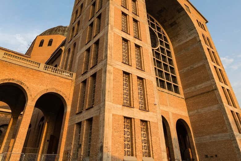 Descubra a Fé e a Beleza na Basílica de Nossa Senhora Aparecida e Santuário Canção Nova!