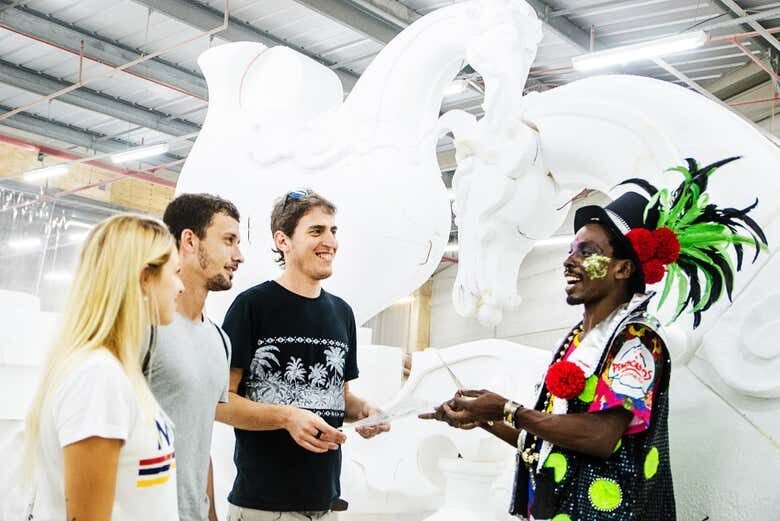 Tour pelos Bastidores do Carnaval Carioca: Viva a Magia do Samba!